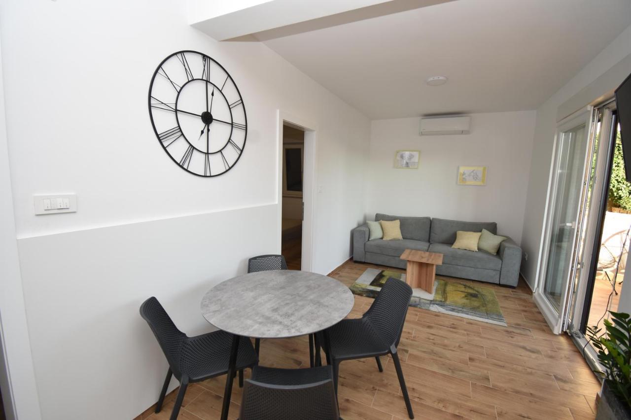Apartman Bela Tisno Exterior photo