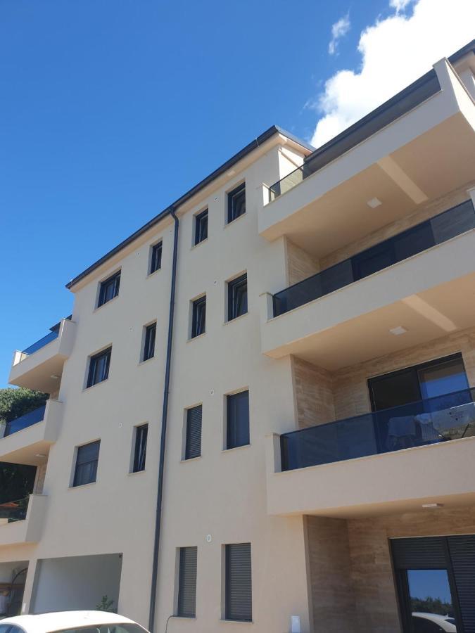 Apartman Bela Tisno Exterior photo